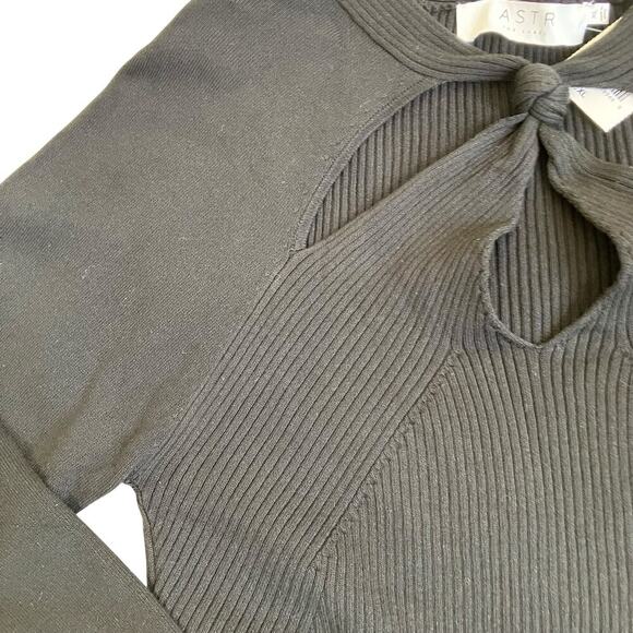 ASTR The Label Sz XL NWT Ribbed Knit Cut-out Neck Sweater Pullover Stretchy - Picture 8 of 16